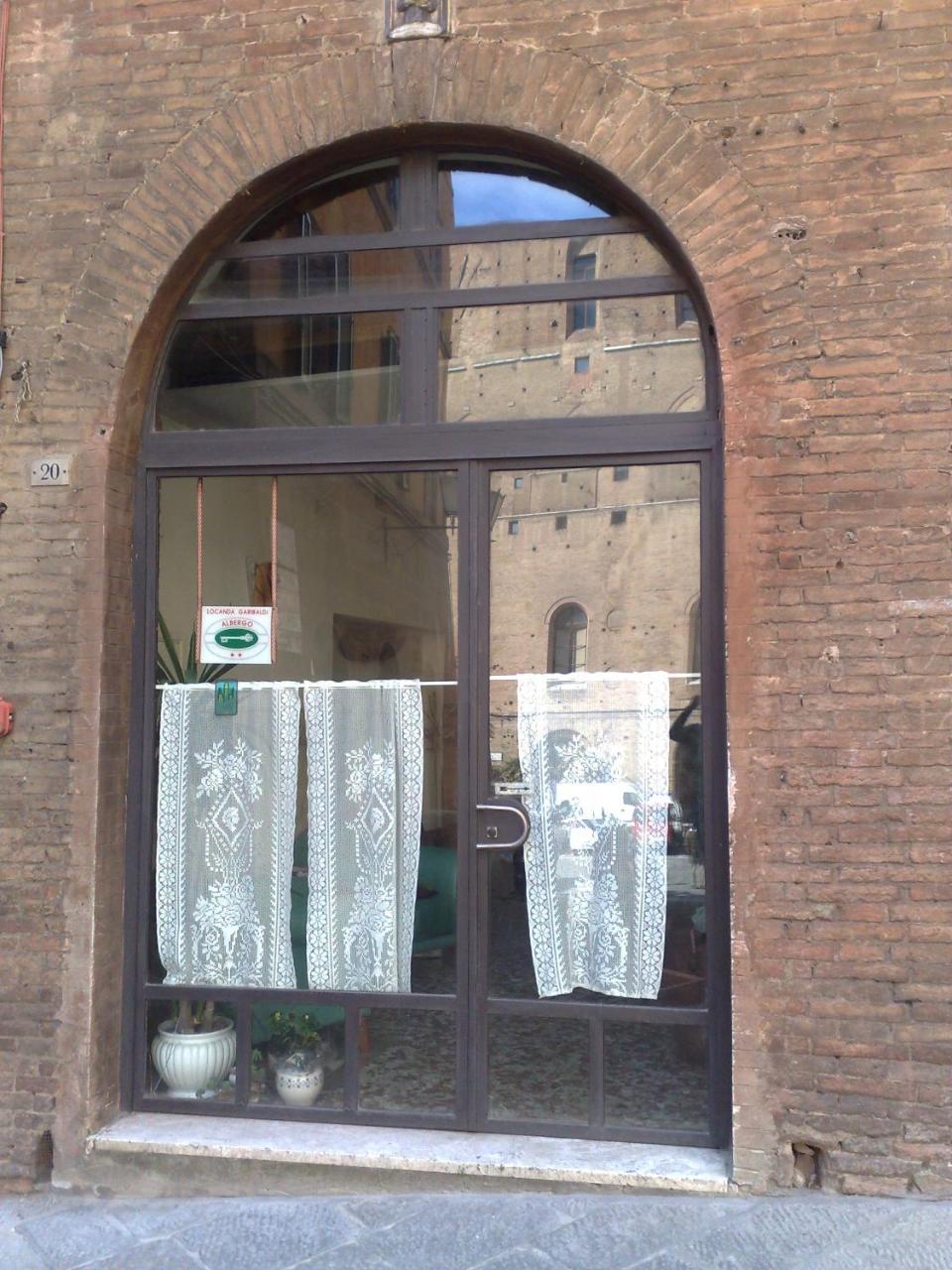 Albergo Locanda Garibaldi Siena Exterior photo